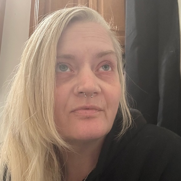 Meet your Posher, Christia - Picture 2 of 2